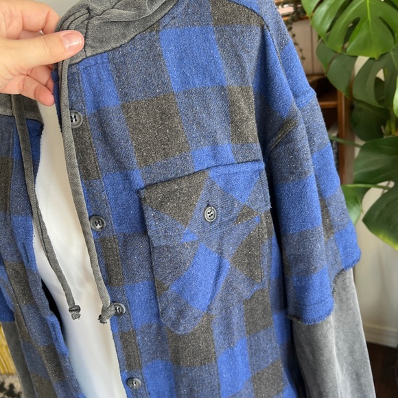 Oli & Hali Blue and Charcoal Gray Plaid Flannel Distressed Shacket Hooded Jacket - Picture 6 of 14